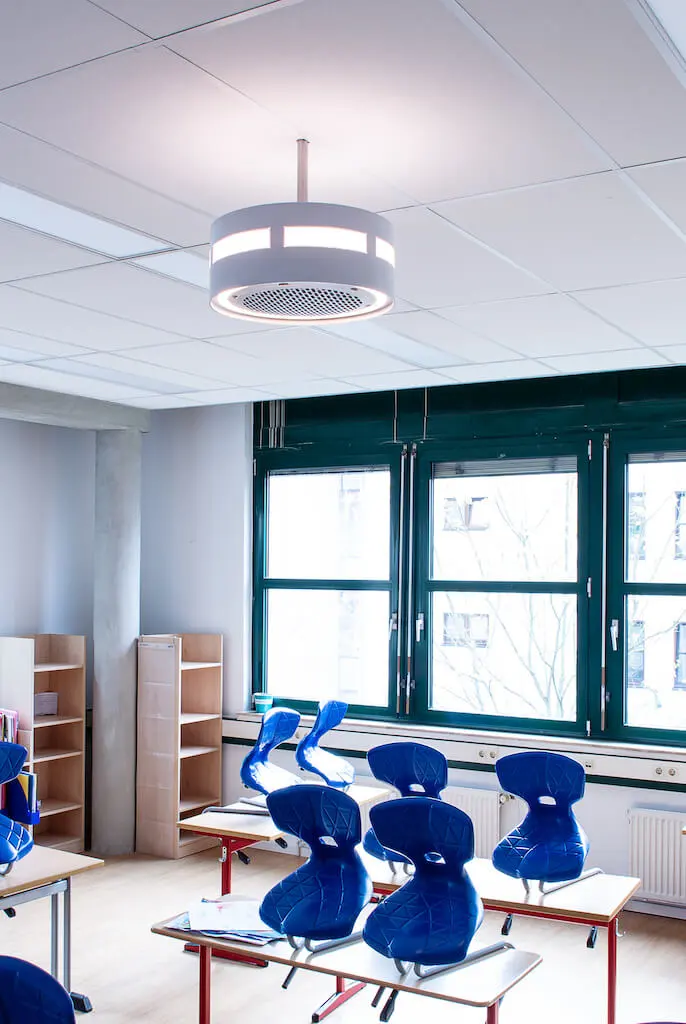 dp Pro Deckeninstallation im Klassenzimmer