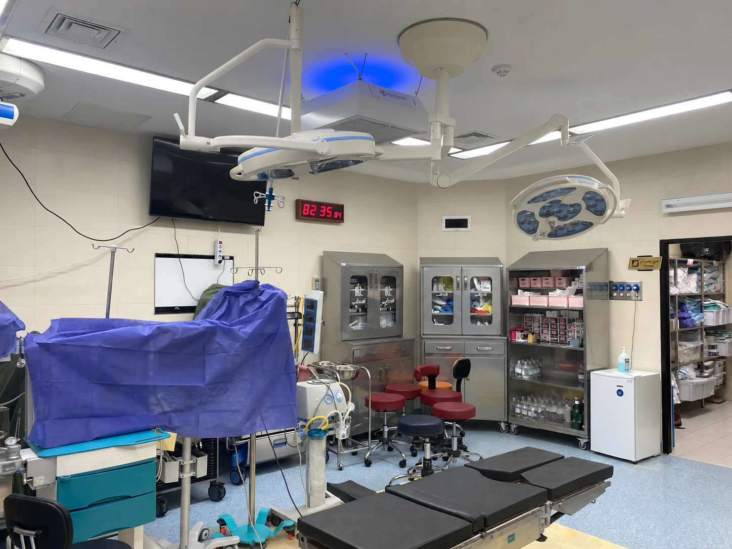 dp ceiling air purifier above the equipment in an operating room